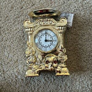 Bath and Body Works Halloween skulls and roses clock candle holder